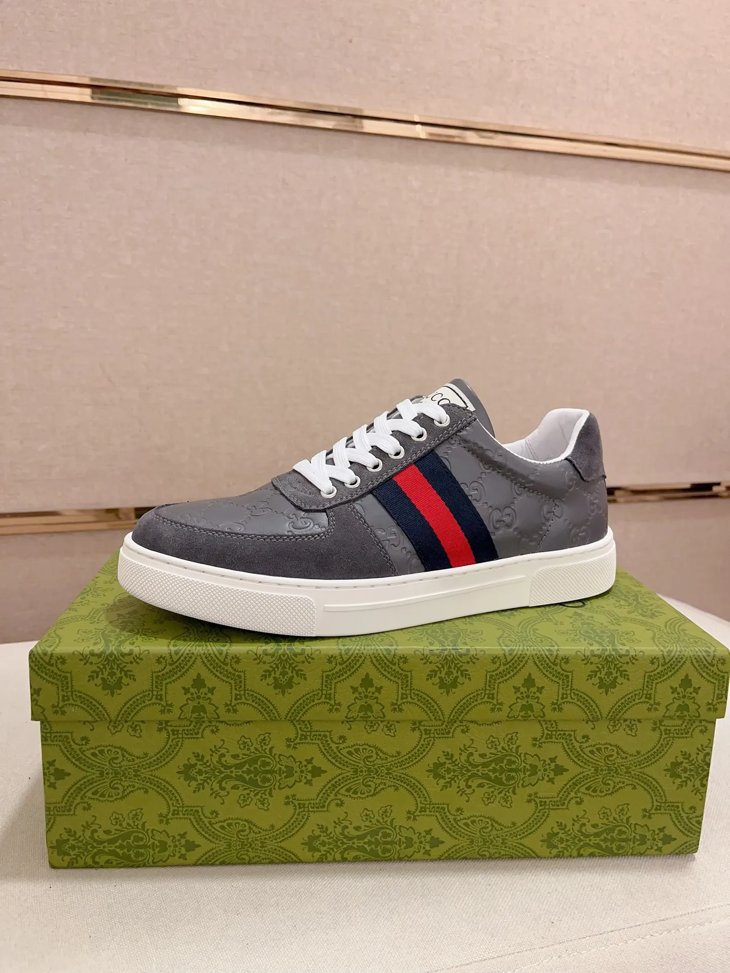 Men's clothing and shoes💰:440💰 (GUCCI) The latest model from the official website 🎁🎁Casual and fashionable men's shoes👟, hot style 💥The version is simple and elegant, exclusive for trendy men. Unique official website latest brand elements 👑Gucci original decoration, fashionable and generous, the fabric is original cowhide ✅sheepskin lining, the official website specifies wear-resistant casual outsole, the classic model is taken in kind at the counter🎬38-44 (45 is not returned or exchanged)